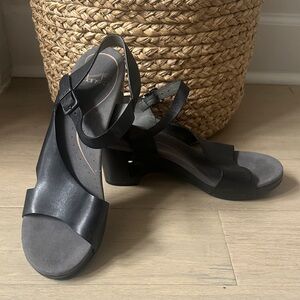 Dansko Black Leather Tasha Slingback Block Heel Sandals EUC